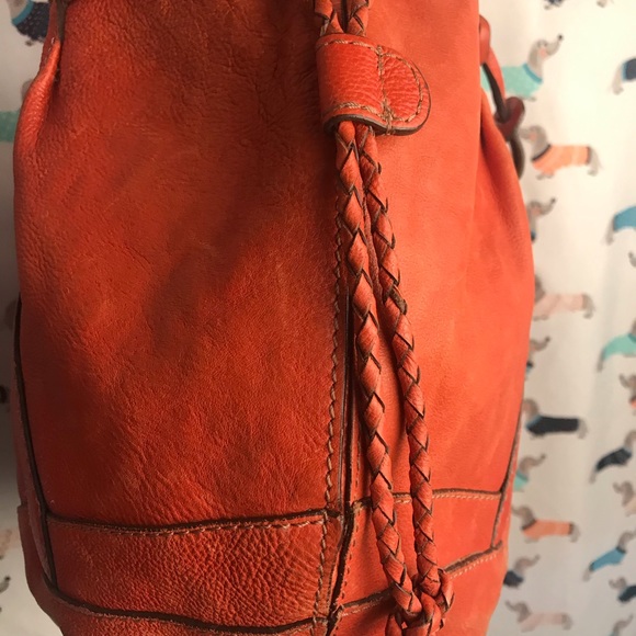 Fossil leather burnt orange bucket/hobo handbag - Picture 3 of 8